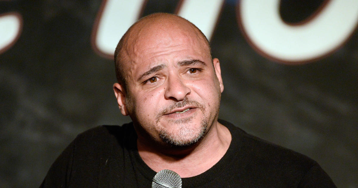 Der Schauspieler und Komiker Mike Batayeh ist im Alter von 52 Jahren verstorben