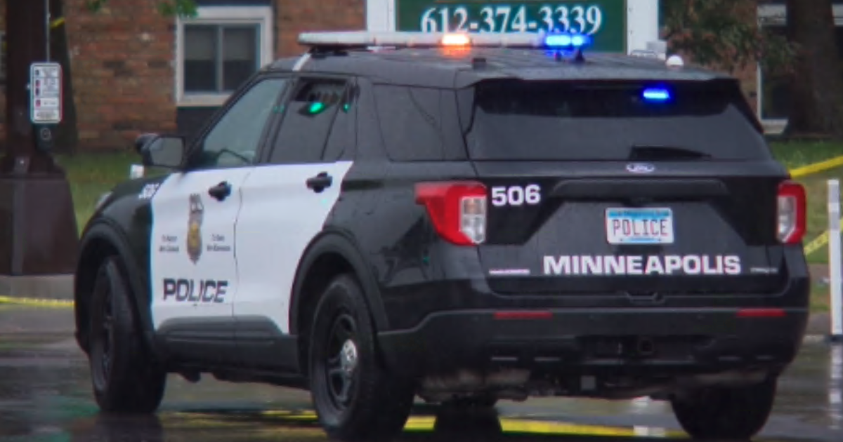 Man injured during robbery outside Minneapolis business