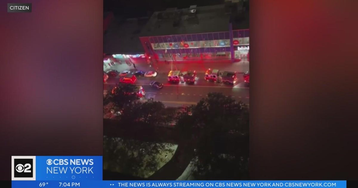 1 dead in Bronx apartment building fire - CBS New York