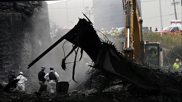 cbsn-fusion-i-95-collapse-rescue-teams-find-human-remains-in-philadelphia-wreckage-thumbnail-2044490-640x360.jpg 