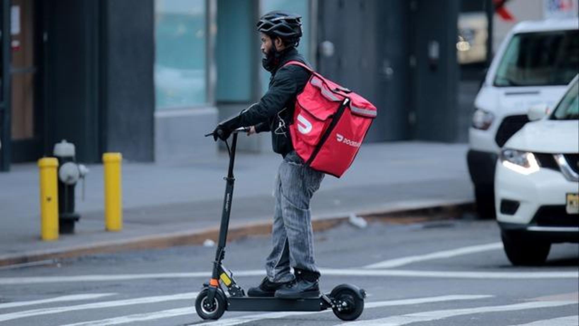 NYC more than doubling pay for food delivery workers - CBS News