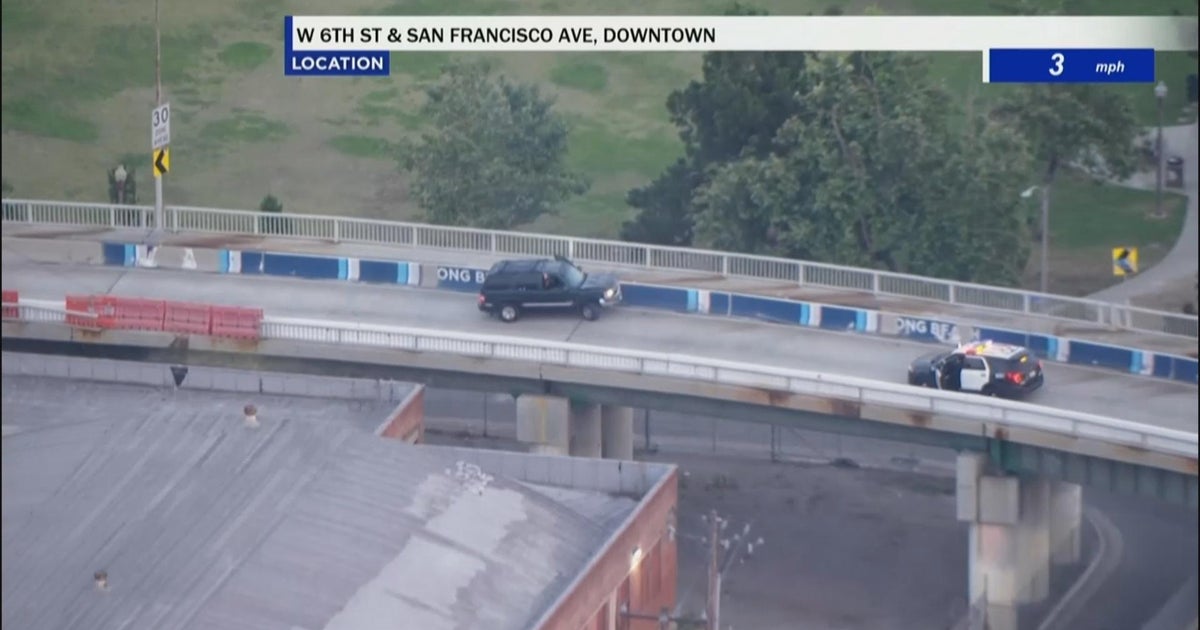 Armed robbery suspect crashes on Long Beach Freeway - CBS Los Angeles