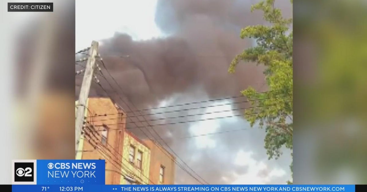 Neighbors distraught after 2 women killed in Bronx fire - CBS New York