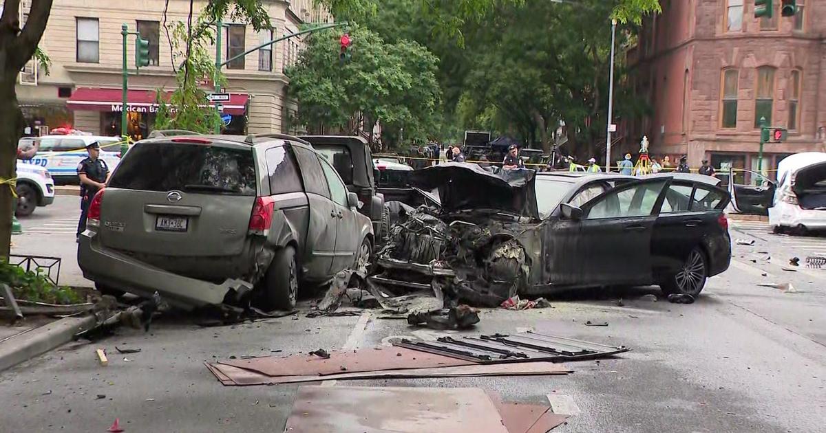 1 critically injured, 3 others hurt in multivehicle crash in Harlem