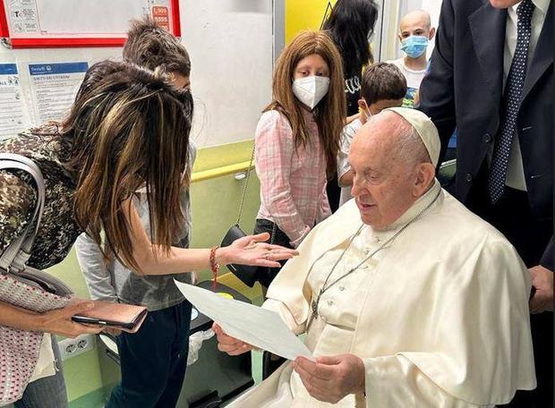 pope-gemelli-kids-cancer-surgery-2023.jpg 