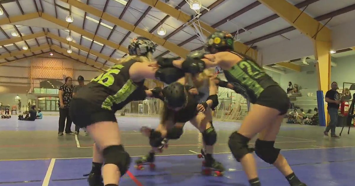 Pittsburgh Derby Brats get ready to skate for junior national championship