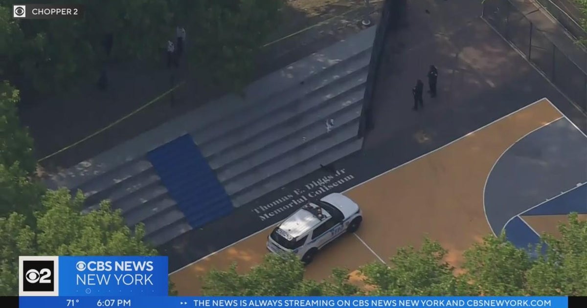 17-year-old shot on basketball court in Bed-Stuy - CBS New York