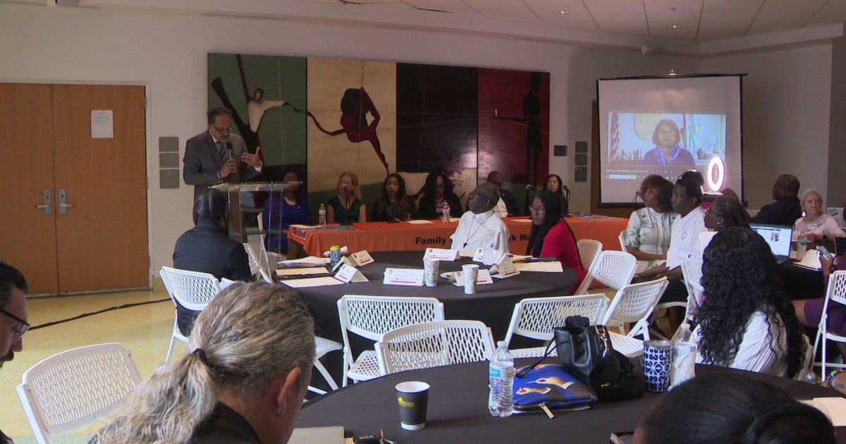 Summit held to educate migrants about controversial Florida immigration legislation Summit held to educate migrants about controversial Florida immigration legislation