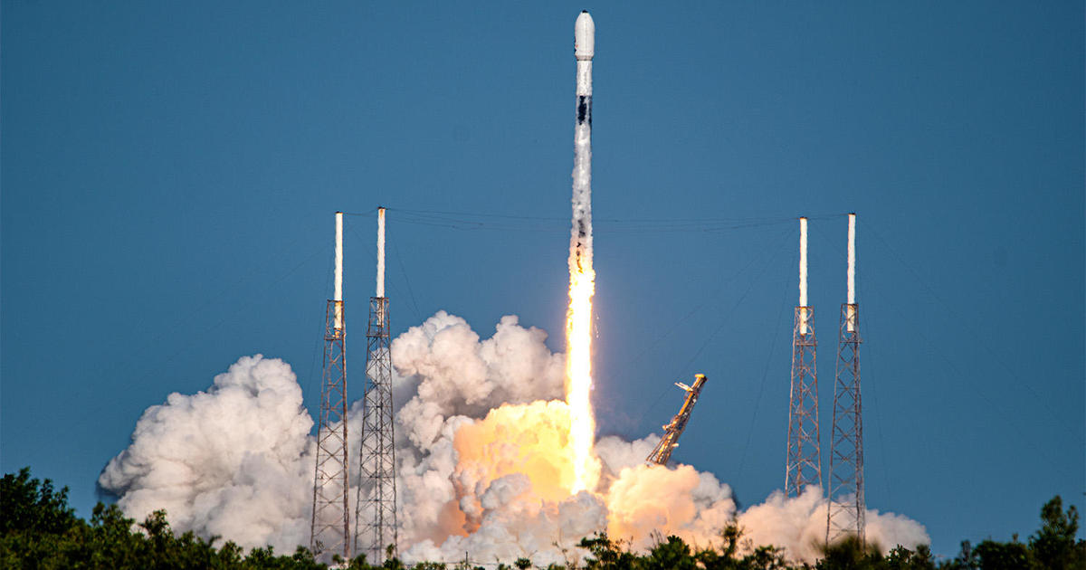 SpaceX meluncurkan satelit komunikasi Indonesia yang kuat
