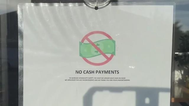 Oakland business cashless sign 