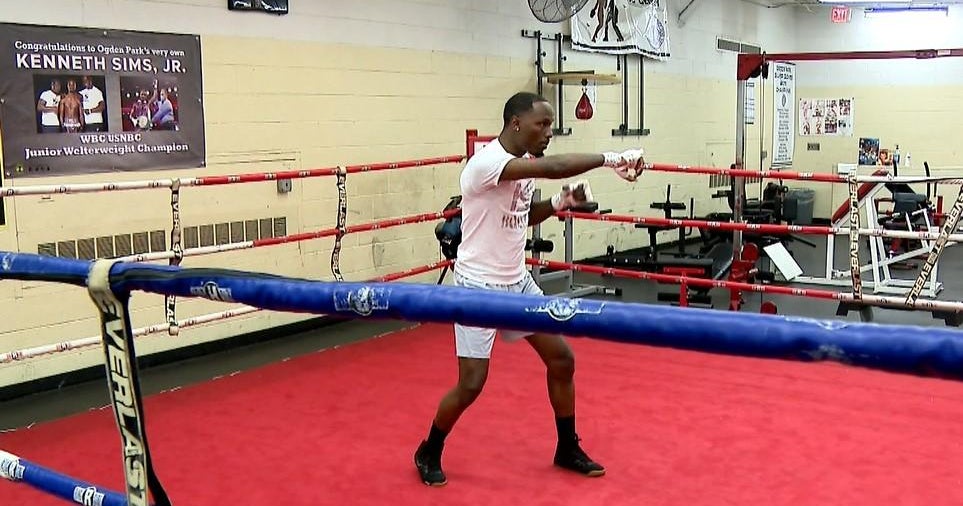 Chicago boxer Kenneth Sims Jr. has eye on world title - CBS Chicago