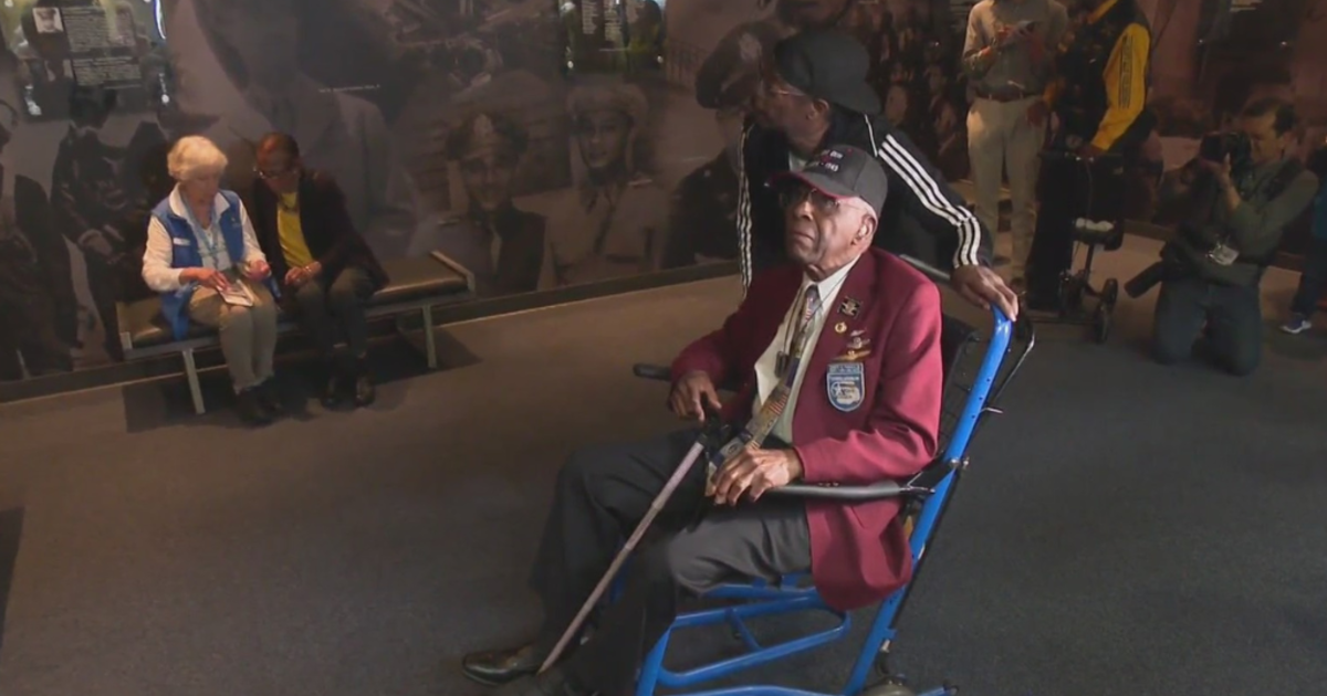 Tuskegee Airmen member visits display at Pittsburgh International Airport