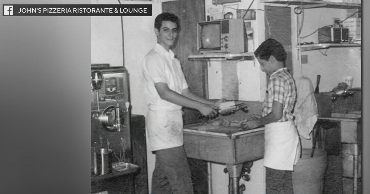 Historic John's Pizzeria closing CBS Chicago