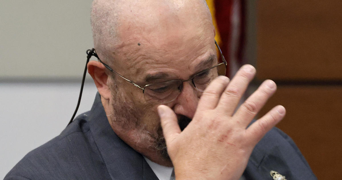 Homicide detective weeps in MSD mass shooting demo of Scot Peterson