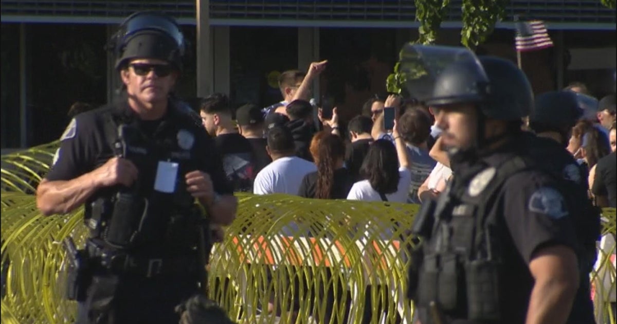 Protesters, LGBTQ+ activists flock to final Glendale school board ...