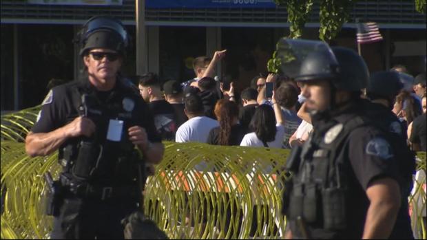 glendale-unified-meting-protest-again.jpg 