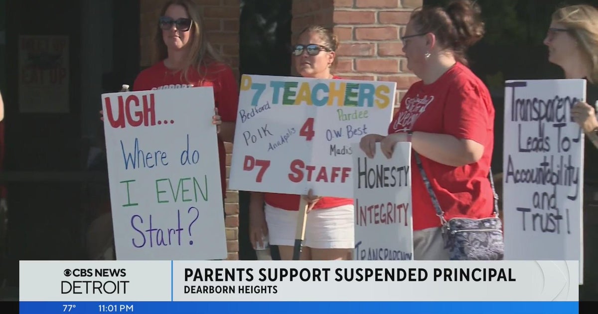 Dearborn Heights teachers demand transparency from school board