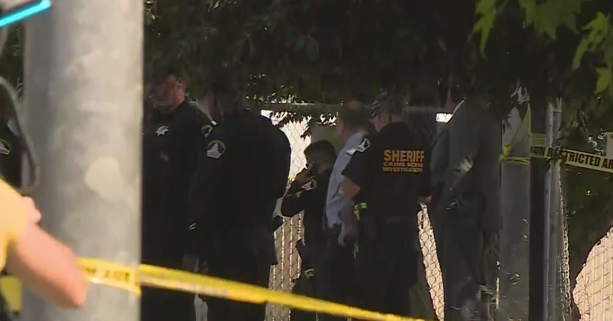 Homicide investigation underway at south Sacramento apartment complex