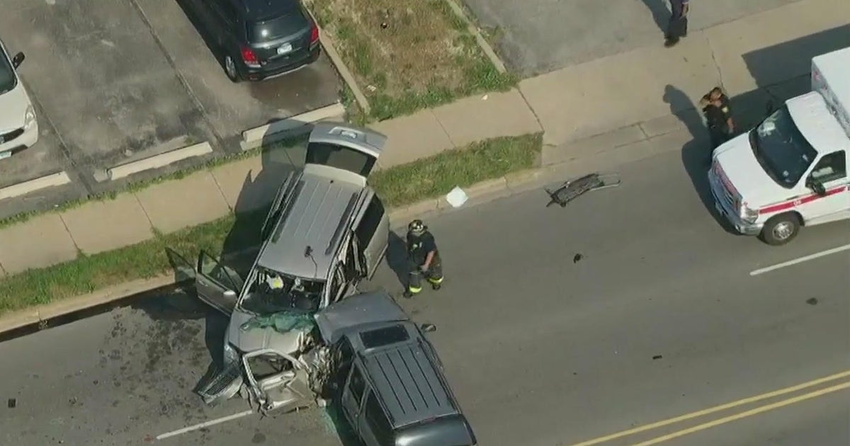 People trapped in crash on Halsted Street in Riverdale - CBS Chicago