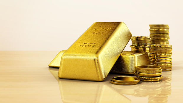 gold-bars-vs-currencies-which-is-better-for-investors.jpg 