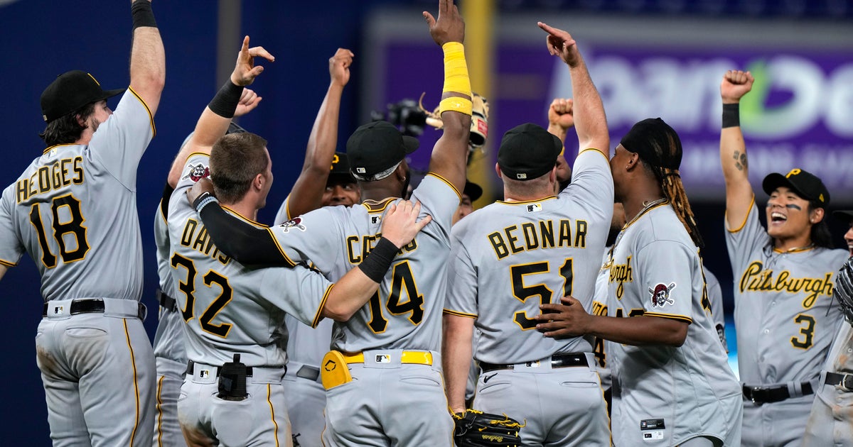 Pirates rally in 9th to conquer Marlins 3-1 Pirates rally in 9th to conquer Marlins 3-1