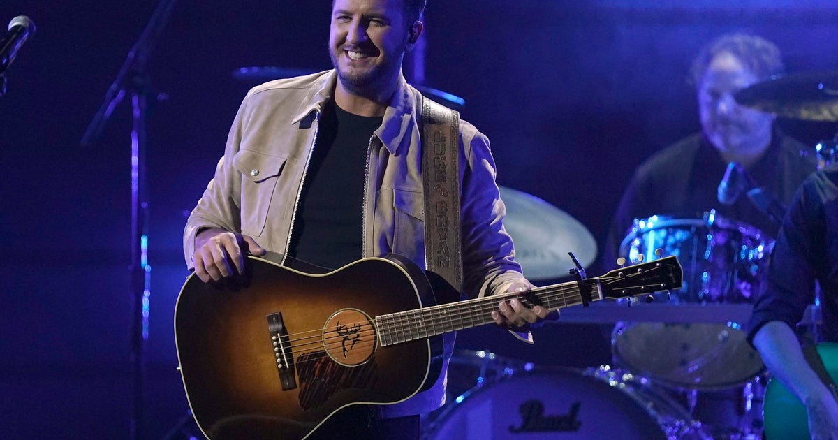 Country star Luke Bryan shouts out Eagles’ Georgia Bulldogs Country star Luke Bryan shouts out Eagles’ Georgia Bulldogs