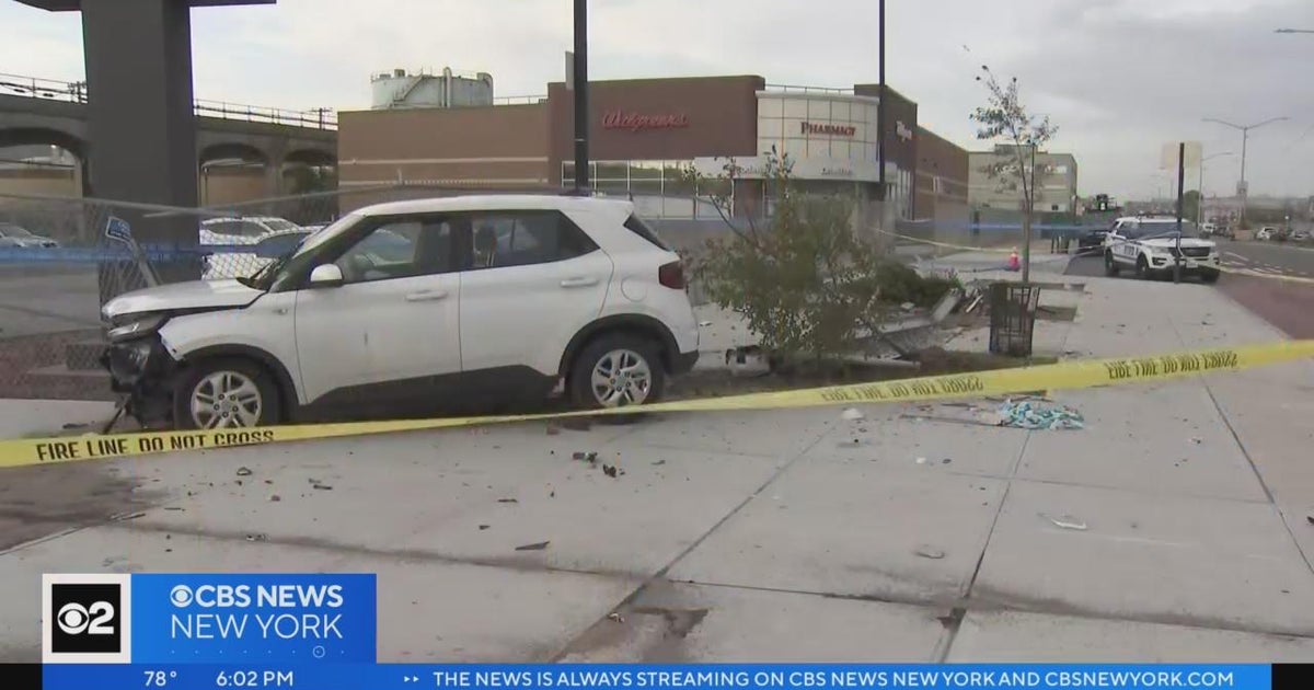 Police: 19-year-old struck by driver, killed in Queens - CBS New York