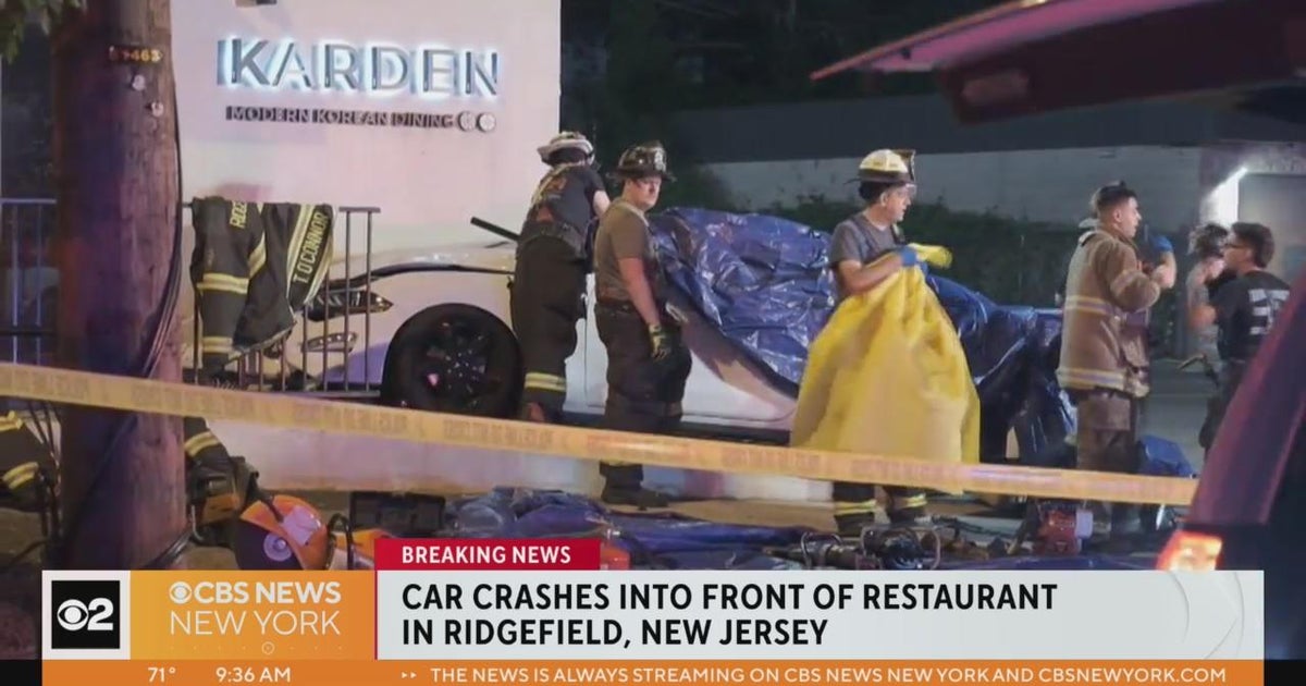 Car crashes into restaurant in Ridgefield, NJ CBS New York