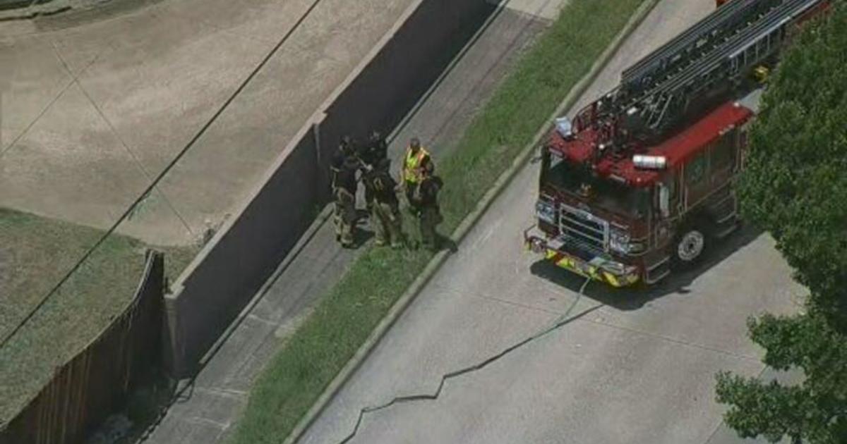 Evacuation called off after gas line cut in Plano - CBS News