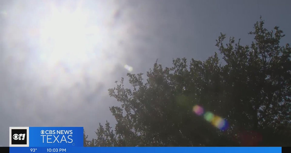 Texans and tourists alike react to oppressive heat conditions - CBS Texas