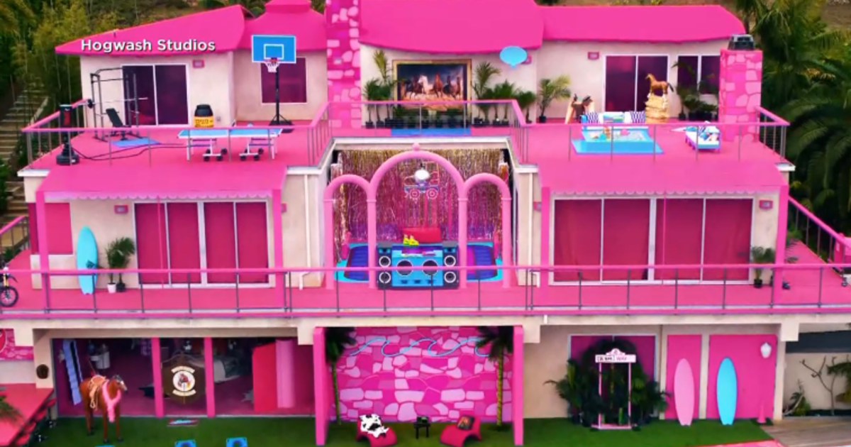 Nominering servitrice Mappe Barbie's Dreamhouse available to rent on Airbnb in Malibu - CBS Los Angeles