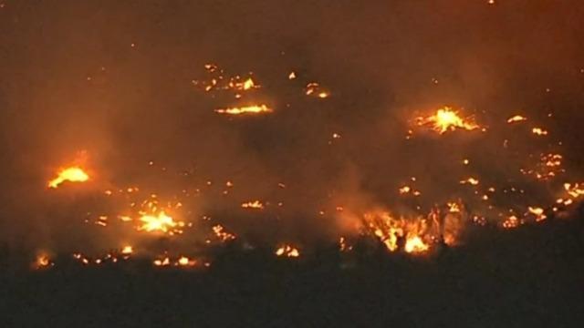 cbsn-fusion-arizona-brushfire-forces-evacuations-in-northern-scottsdale-thumbnail-2086611-640x360.jpg 