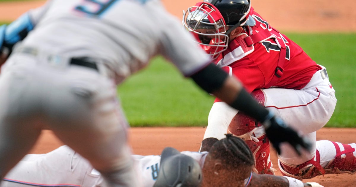 Marlins pound out 19 hits in 10-1 rout of Red Sox Marlins pound out 19 hits in 10-1 rout of Red Sox