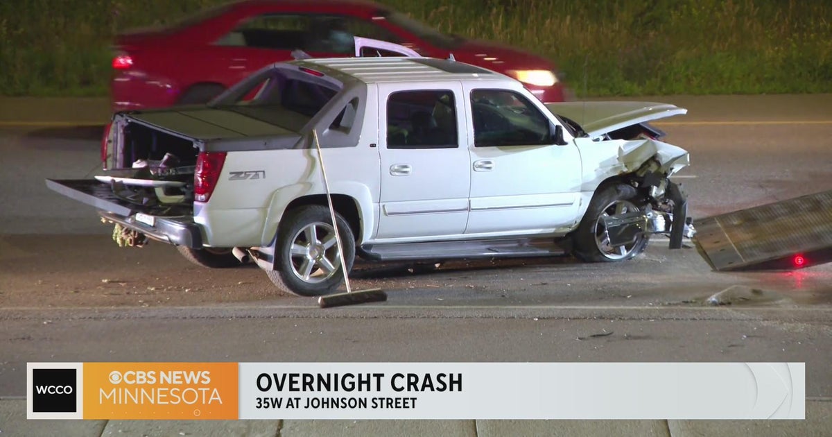 Metro area crashes provide rough start to holiday weekend travel Metro area crashes provide rough start to holiday weekend travel