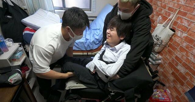 Japanese town uses bodybuilders to provide help in nursing homes - CBS News