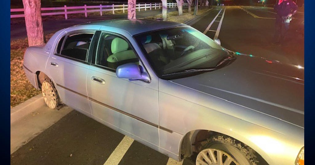 Police Man out of hospital steals taxi leads officers on Hwy 101 pursuit in North Bay Police Man out of hospital steals taxi leads officers on Hwy 101 pursuit in North Bay