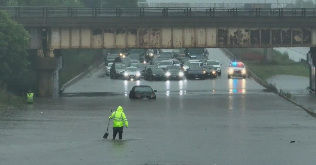 Chicago River flooding concerns flash flooding closes expressways Chicago River flooding concerns flash flooding closes expressways