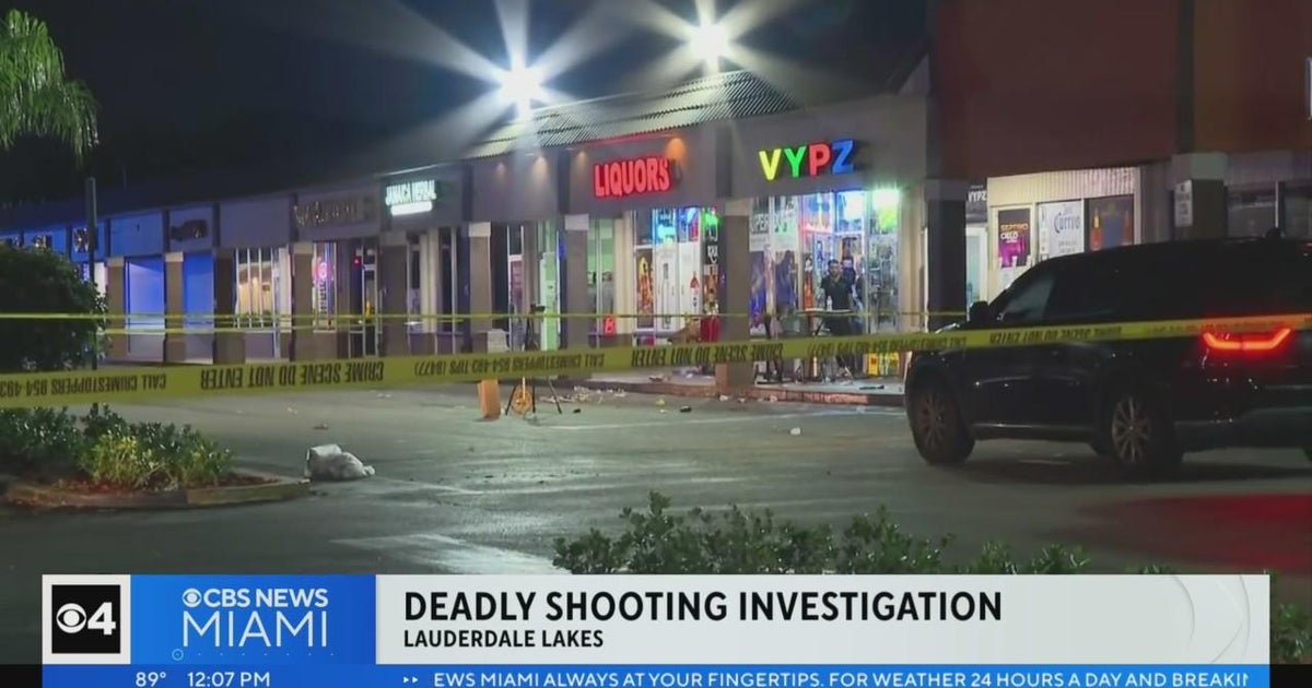Guy killed in Lauderdale Lakes nightclub taking pictures