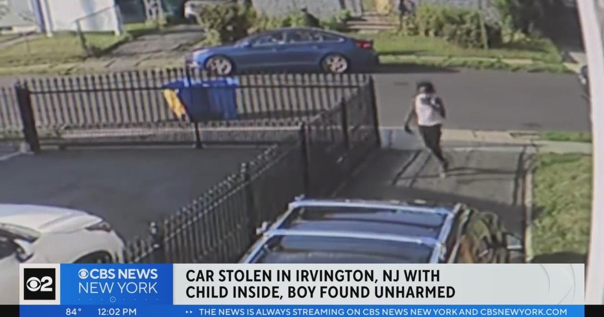 Caught on video: Car stolen with child inside - CBS New York