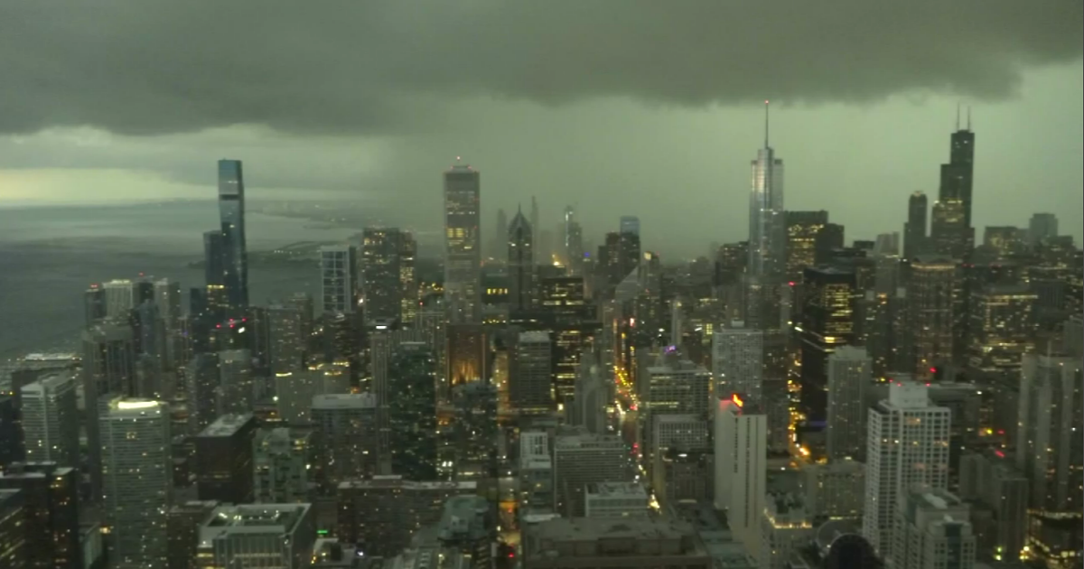 Thunderstorms strong winds knock out power to more than 17000 in Chicago area NW Indiana