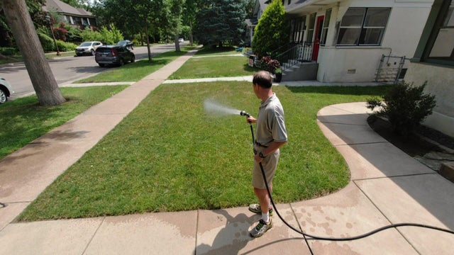 10p-pkg-gq-drought-lawn-wcco3nry.jpg 