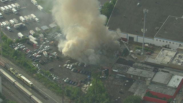 lns-belmont-junkyard-fire-070723-frame-27320.jpg 