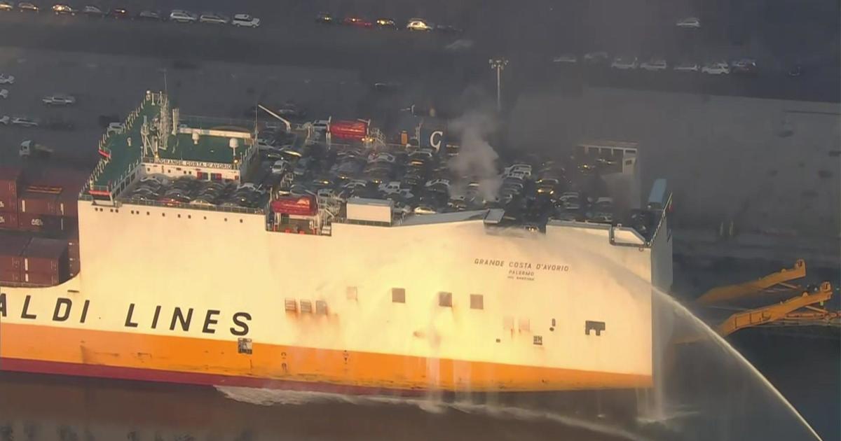 Newark firefighters killed in cargo vessel fire identified as Augusto  Acabou and Wayne Brooks Jr. - CBS New York