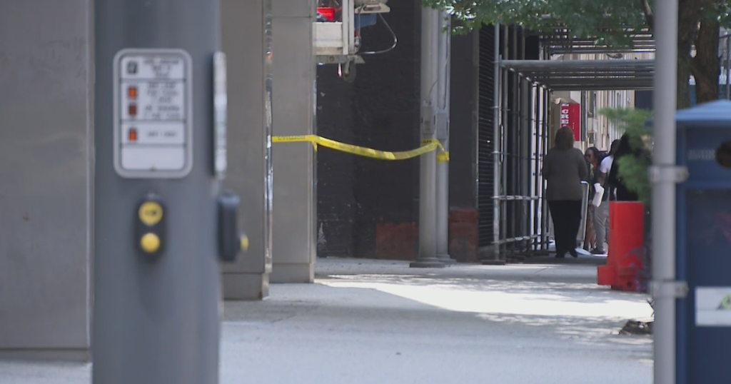 Person seriously injured in Downtown Pittsburgh stabbing - CBS Pittsburgh
