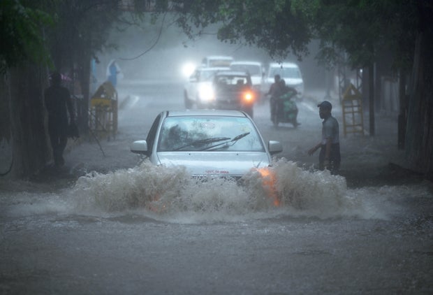 Heavy Rains Lashes Delhi-NCR Cause Waterlogging, Traffic Snarls