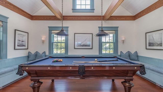 billiards-room.jpg 