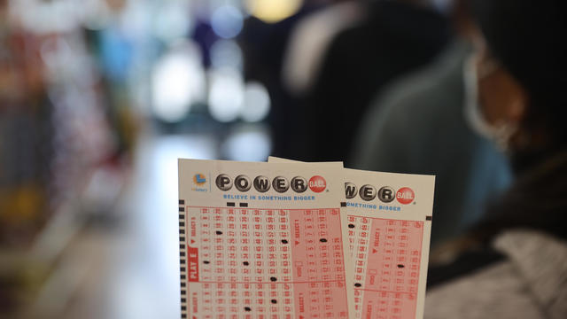 As Powerball jackpot rises to $875 million, these are the odds of winning