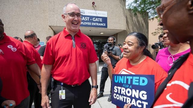 cbsn-fusion-uaw-contract-talks-begin-with-union-seeking-thumbnail-2123592-640x360.jpg 