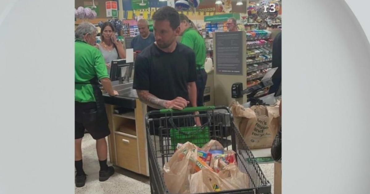 Lionel Messi spotted shopping at Publix as official debut with Inter Miami  looms - CBS Miami