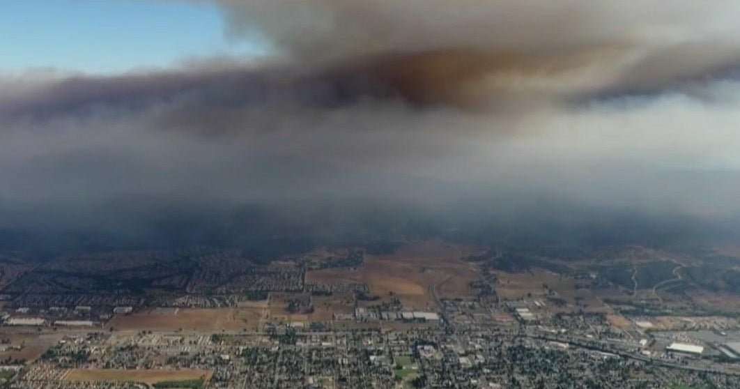 VUE SUR LE LAC : un feu de lapin déchire 4 400 acres de broussailles ;  Avertissements de migration